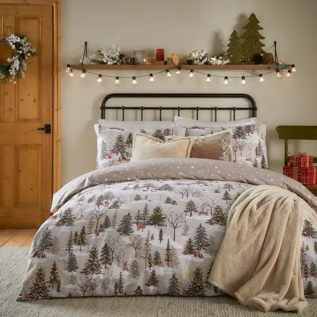 Riva Home Christmas Reversible Dotted Duvet Cover Set, Beige Polycotton, W/H: 180 x 200 cm