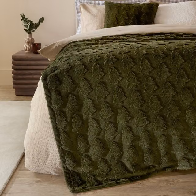 Pines Fluffy Faux Fur Throw in Forest Green