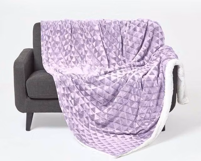 Homescapes Geometric Triangle Purple Velvet Fleece Throw, W: 200 cm, D: 230 cm