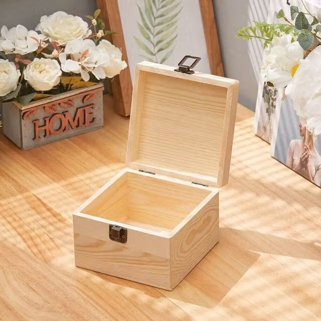 PAWNORA Solid Wood Storage Box with Lid in Brown and Beige, W/D/H: 19.5 x 19.5 x 10 cm