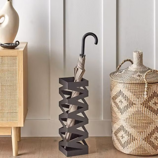 Wyld and Coco Black Zigzag Metal Freestanding Umbrella Stand