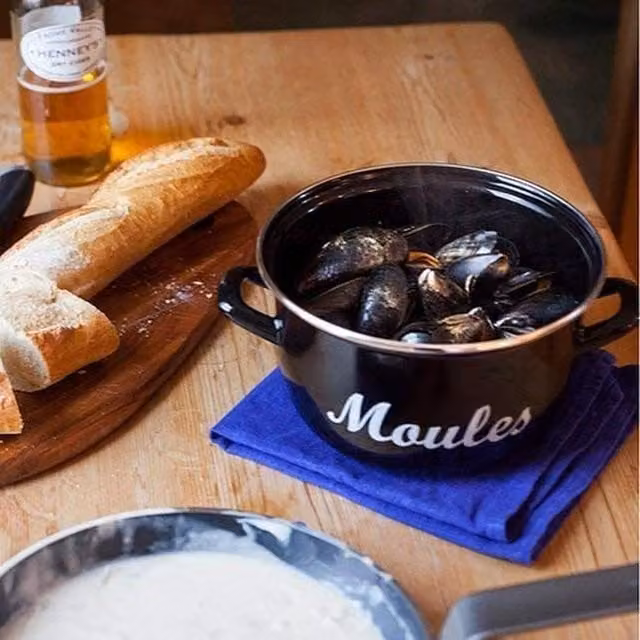 KitchenCraft World of Flavours Mediterranean Enamel Steel Mussels Pot - Black
