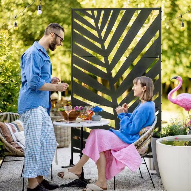Outsunny Metal Outdoor Privacy Screen Paravent in Black with Cut-out Leaf Design, Height: 122 cm