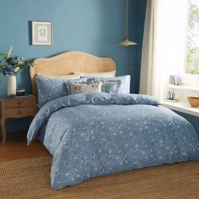 Wylder Bronte Floral Reversible 100% Cotton Duvet Cover Set in Blue, W/D/H: 140 x 200 cm