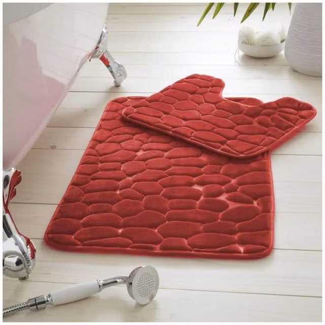 Gaveno Cavailia 2-Piece Pebble Memory Foam Bath Mat and WC Pedestal Mat Set in Red