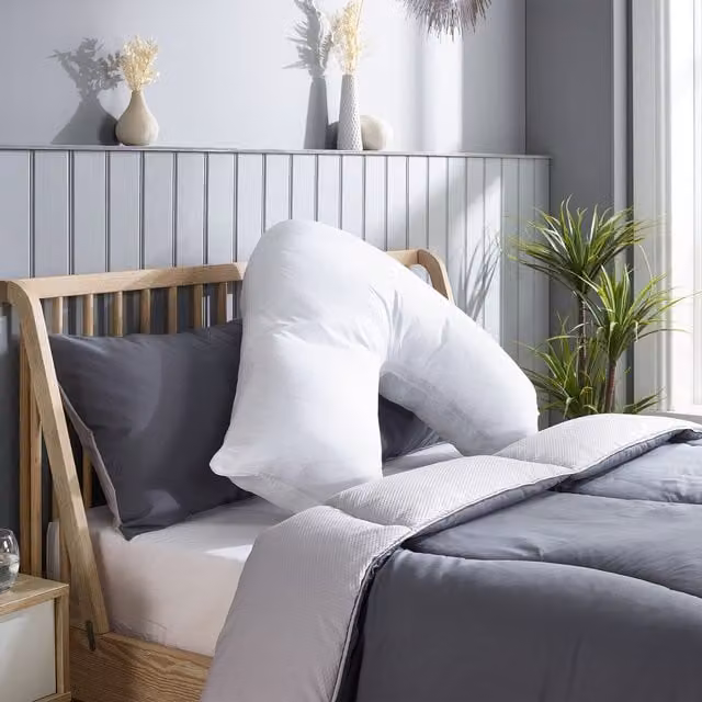 Slumberdown White V Shape Wedge Pillow with Hollow Fibre Filling for Side and Back Sleepers