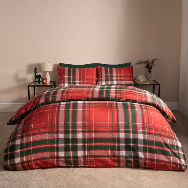 OHS Classic Red and Green Checked Christmas Microfibre Bedding Set, 90 x 190 cm