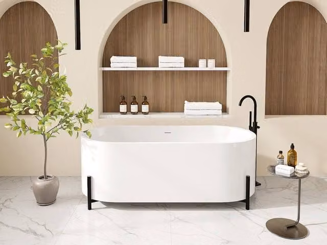 Vente-unique ALONSA White Oval Free-standing Acrylic Island Bath with Black Feet, W/D/H: 160 x 73.5 x 59 cm