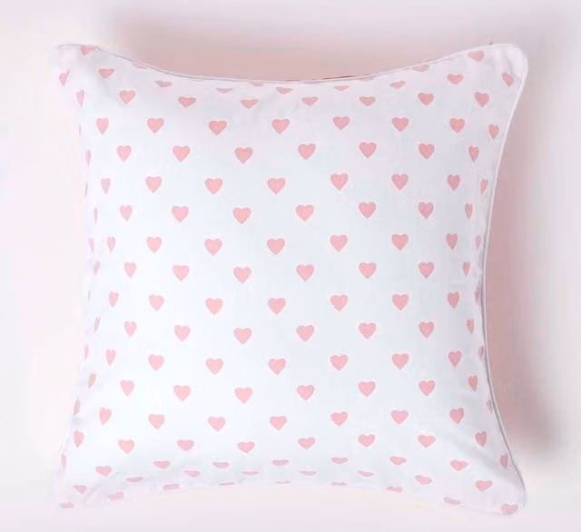 Homescapes Love Hearts Cotton Cushion Cover in Pink and White, W/D/H: 45 x 45 x 45 cm