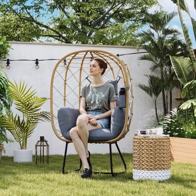 Outsunny Brown Rattan Garden Egg Lounge Chair with Cushions and Powder Coated Steel Frame