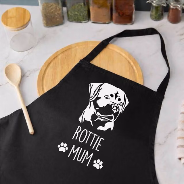 60 SECOND MAKEOVER Women's Rottie Mum Apron in Black