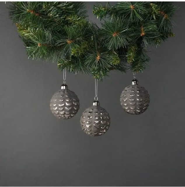 KDMD Naida Set of 4 Silver and Grey Glass Acorn Christmas Bauble Pendants, Diameter: 8 cm