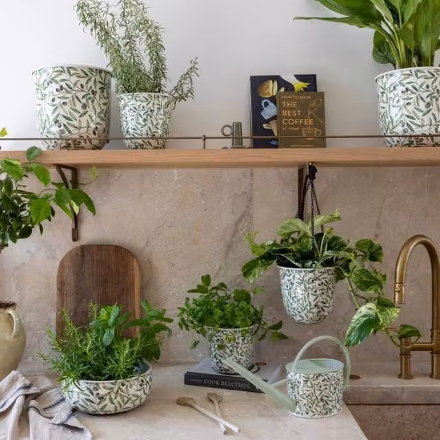 Ivyline Maisie Vintage Metal Planter Set of 2, Green