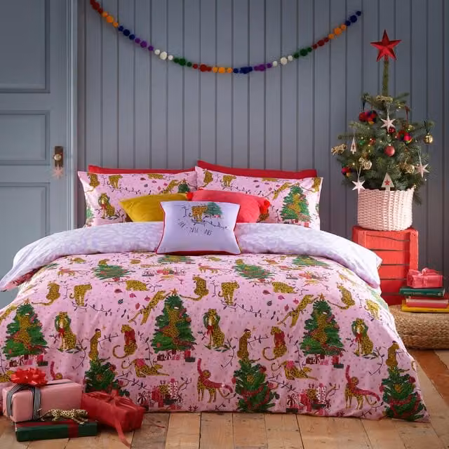Purfect Christmas Reversible Graphic Duvet Cover Set in Pink/Lilac, 200 x 200 cm