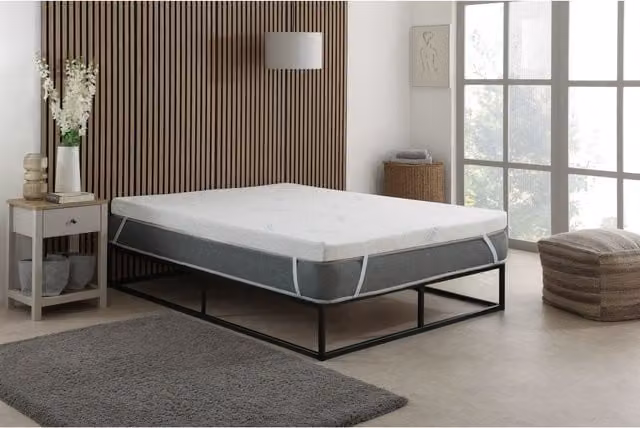 The Foam People Cooling Foam Mattress Topper, White, EU Single, 5cm Thick with Temperature Regulation and Non-Slip Design