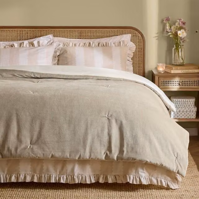 Wylder Edie Quilted Cotton Velvet Bedspread in Beige Sand