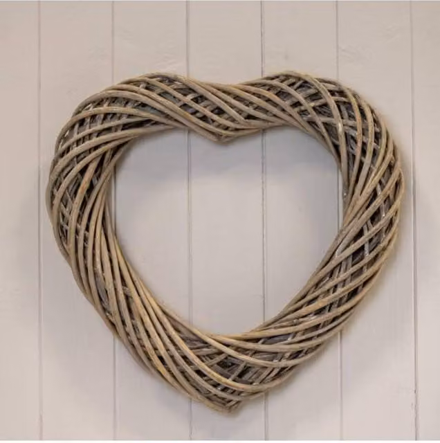 KDMD Grey Heart Thick Willow Wreath in Rattan and Wood