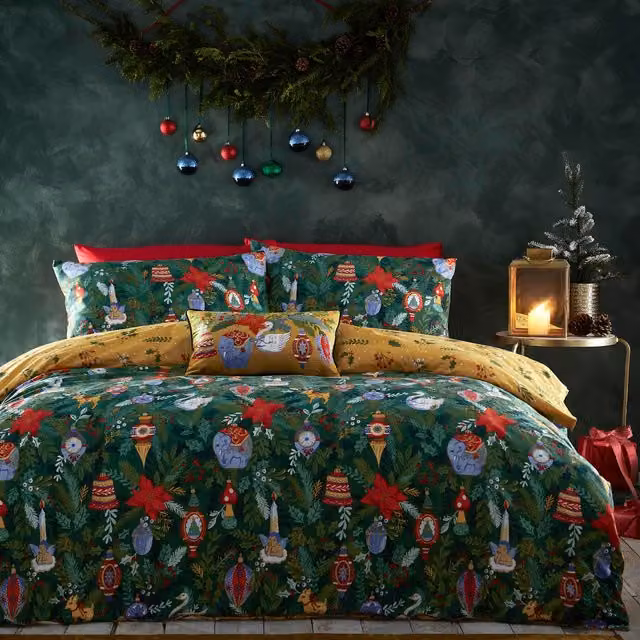 Christmas Trinket Reversible Floral Duvet Cover Set in Green, 140 x 200 cm