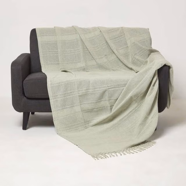 Homescapes Kashi Woven Cotton Throw with Fringes in Green