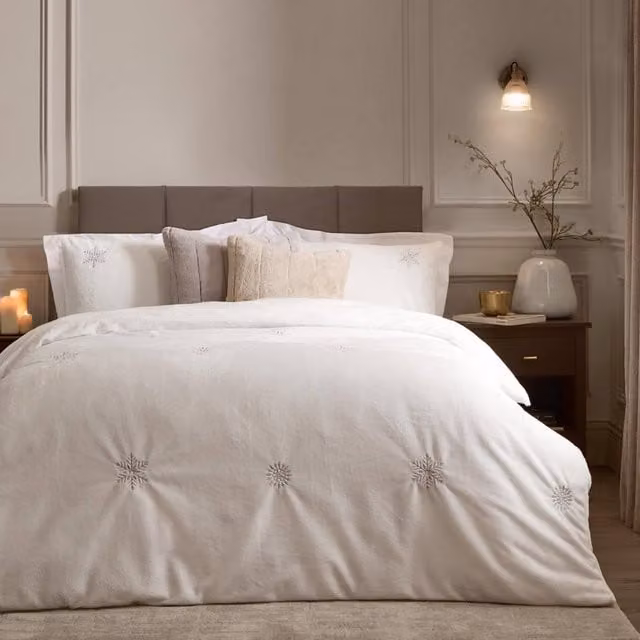 Paoletti White Frosted Snowflake Embroidered Fleece Flannel Duvet Cover Set, W: 180 cm, L: 200 cm