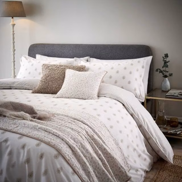Murmur Remy Kingsize Reversible Floral Linen and Cotton Duvet Cover Set with Pillowcases in Beige and White, W: 180 x L: 200 cm