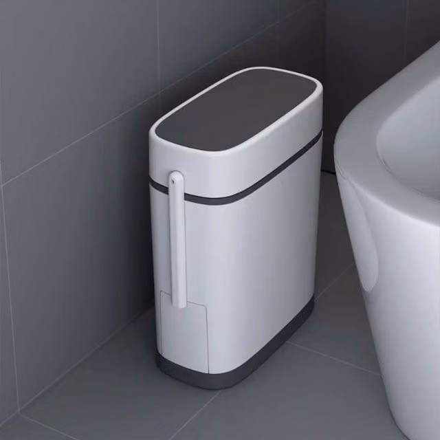 Livingandhome Slim Flip Top Freestanding Toilet Bin with Built-in Brush in White and Black