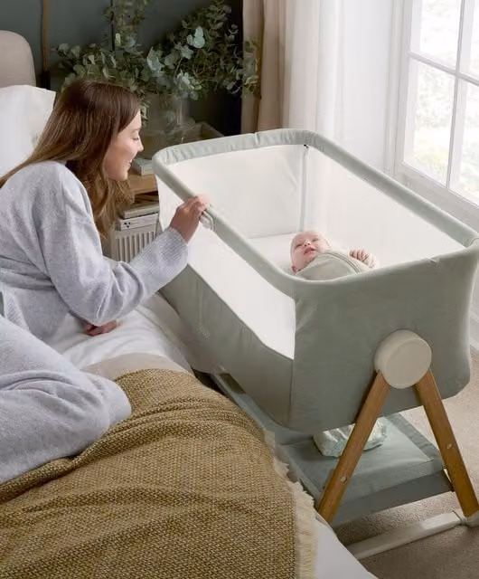 Mamas & Papas Lua Bedside Crib in Green