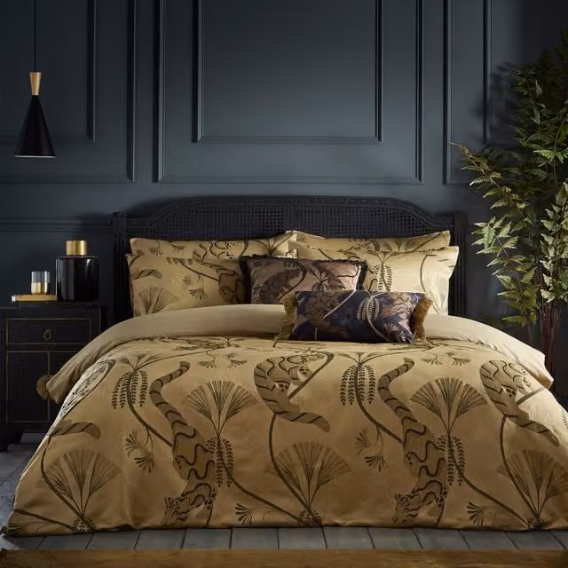 Make it a Home Moondusk Exotic Animal Jacquard Reversible Duvet Cover Set in Gold and Beige, W: 140 cm, H: 200 cm