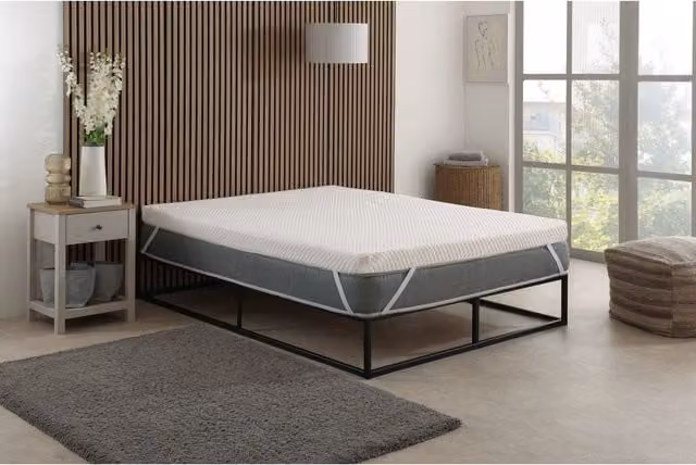 The Foam People Cool Quilted Memory Foam Mattress Topper in White, Medium Density, W/D/H: 140 x 200 cm