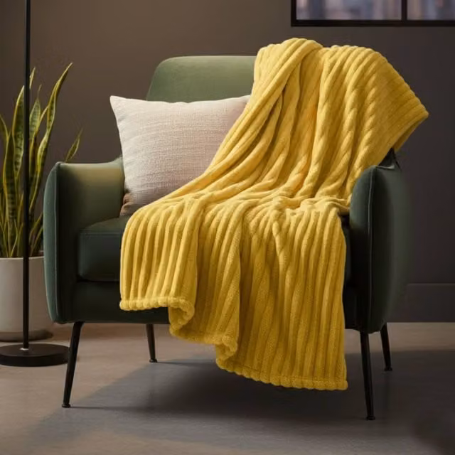 Snug City Chunky Ribbed Mink Throw in Yellow, W/D/H: 150 x 200 cm