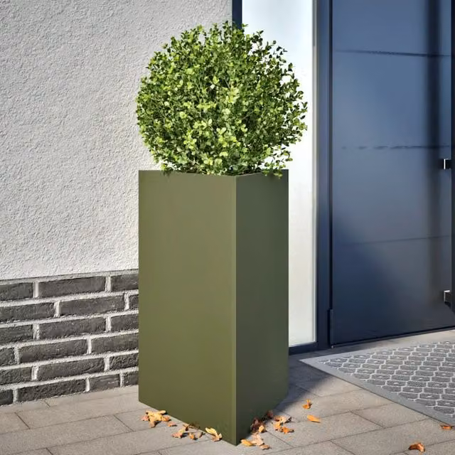 Berkfield Home Green Steel Triangular Garden Planter Tub W: 50 cm, D: 43 cm, H: 75 cm