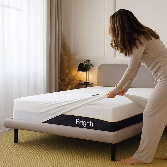 Brightr Waterproof and Breathable Mattress Protector in White, W/D/H: 135 x 190 x 35 cm