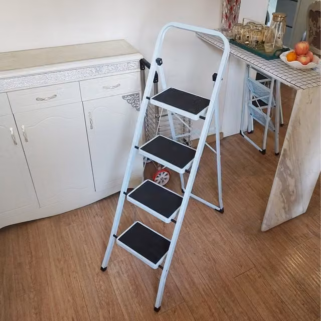 Gr8 Home Foldable Steel Step Ladder in White, Height: 124.5 cm