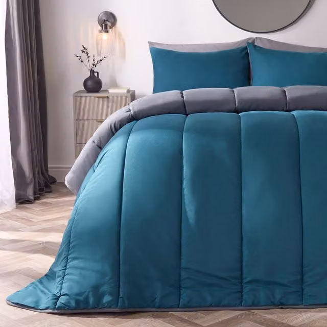 OHS King Size 10.5 TOG Hollow Fibre Duvet and Pillowcase Set in Dark Green