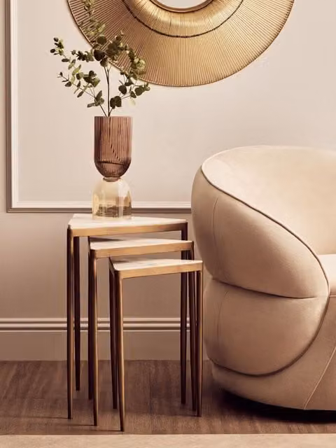 Orsina Nest of 3 Triangular White Marble and Gold Metal Side Tables