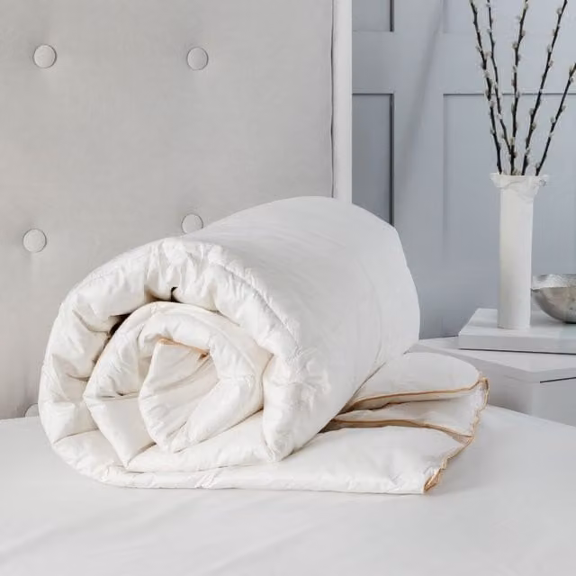 Snug City Luxury 10.5 Tog Goose Feather and Down Duvet with 100% Cotton Cover in White, Double