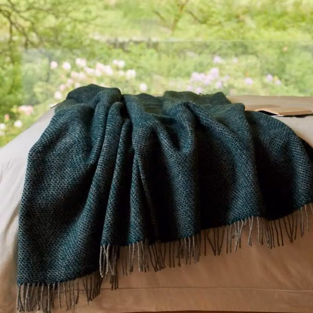 Tweedmill Beehive XL Wool Throw Blanket with Fringes in Green
