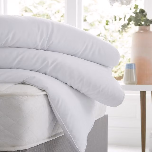 OHS White 13.5 Tog Microfibre Winter Duvet