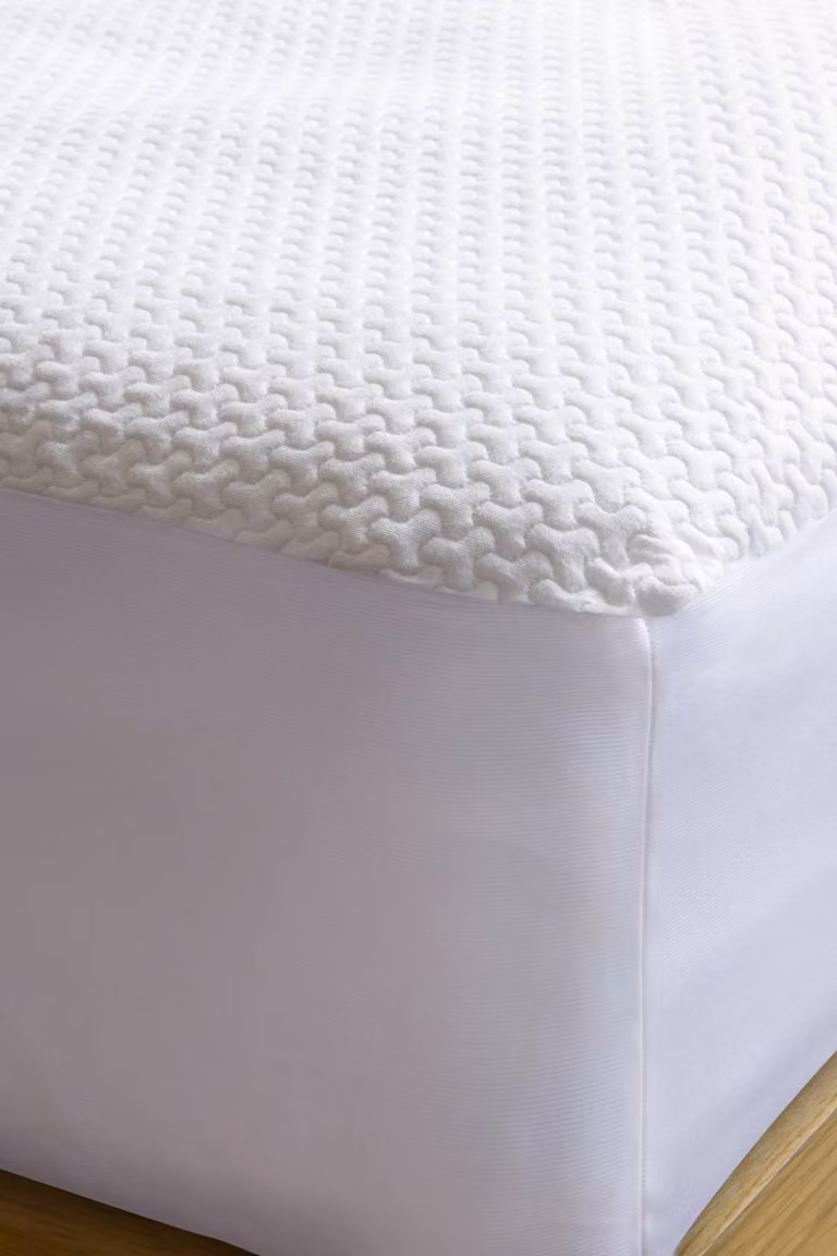 Soak&Sleep Waterproof Bamboo Mattress Protector in White, W/D: 200 x 200 cm