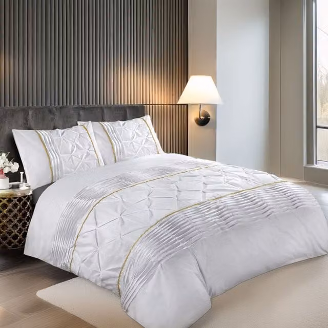 Snug City Modern Pintuck Border Pleated Duvet Cover and Pillowcase Set in White, Super King, 200 x 200 cm