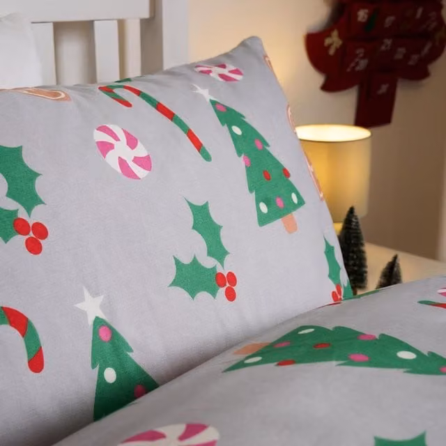 OHS Gingerbread Man and Candy Cane Reversible Graphic Christmas Duvet Set for Children in Grey, Double