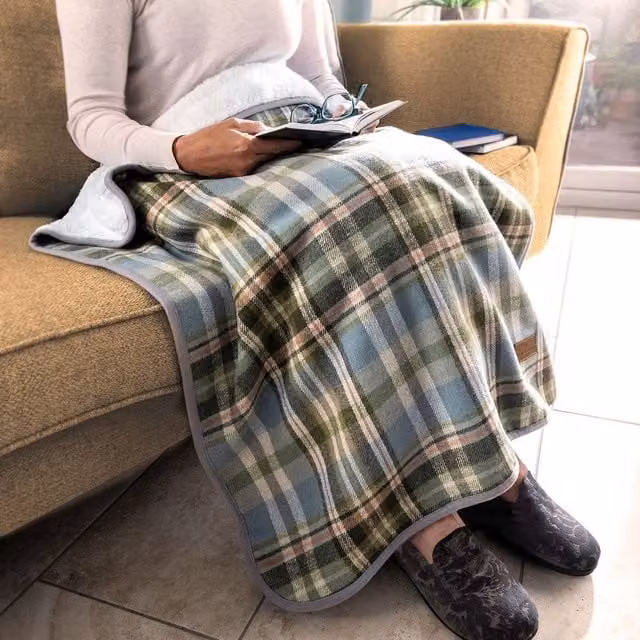 mysmartbuy Fluffy Green and Multicolour Checked Fleece Lap Blanket for Adults