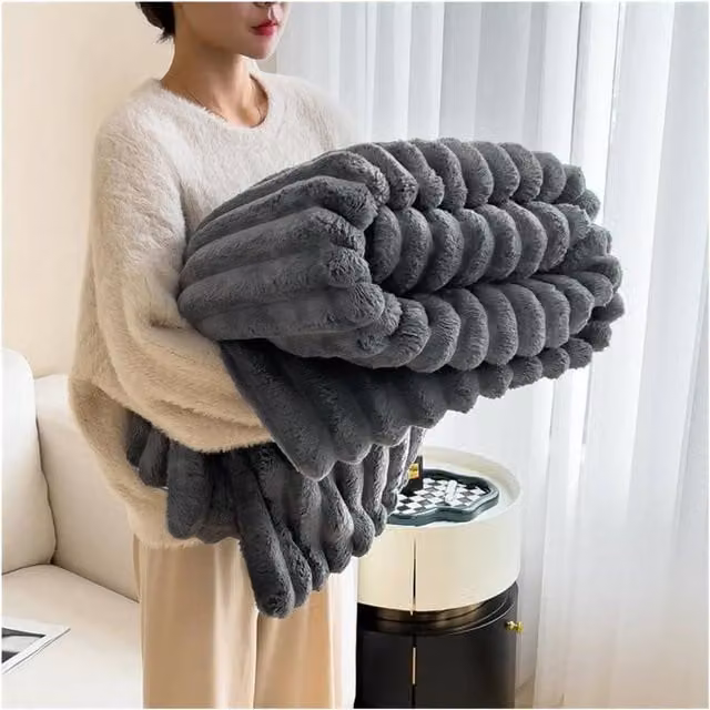 Dyzi Luxurious Double-Sided Faux Fur Winter Throw Blanket in Grey, W/D/H: 180 x 200 cm